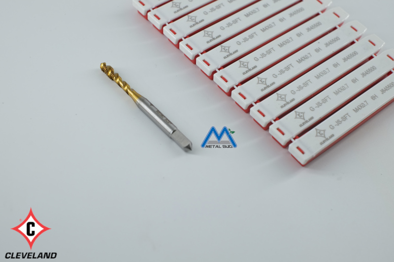 Taro Hss M4x0.7 xoắn phủ TiN Cleveland